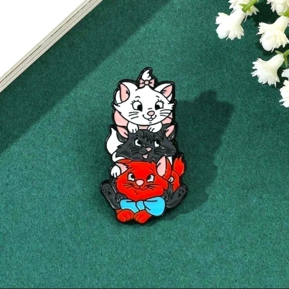 Cute cat aristocats Disney anime film nostalgia movie enamel pin brooch charm